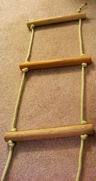 Rope Ladder (glow-in-the-dark Version): 10 Steps (with Pictures) Diy Rope Ladder, Tree Forts, Boat Ladder, Forest Bedroom, Diy Carnival, Straw Bale House, Tree House Plans, Tree Fort, Diy Playground