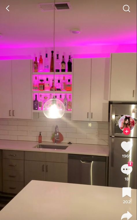 Black Kitchen Inspiration Apartment, Aesthetic First Apartment, Baddie Kitchen Decor, Y2k Kitchen Aesthetic, Vibey Kitchen, Baddie Kitchen, Pink Aesthetic Apartment, College Apartment Kitchen Decor, Kitchen Decorating Ideas Apartment