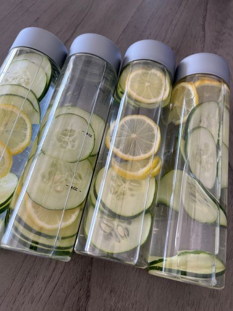 Cucumber lemon detox hydrating water Cucumber And Lemon Water, Drinking Snacks, Drinking Ideas, Advanced Workout Plan, Drinking Food, Cucumber Lemon Water, Water Hydration, Drinks Ideas, Benefits Of Drinking Water