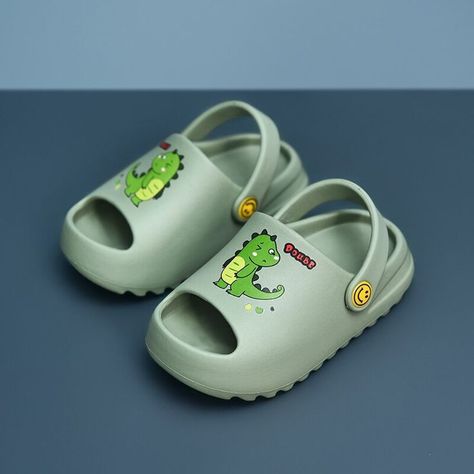 Baby Crocs Shoes, Winter Baby Clothes Girl, Baby Outfit Aesthetic, Kasut Pengantin, Mule Shoes Outfit, Baby Clothes Funny, Shoes For Beach, Girls Slippers, Girl Baby Clothes