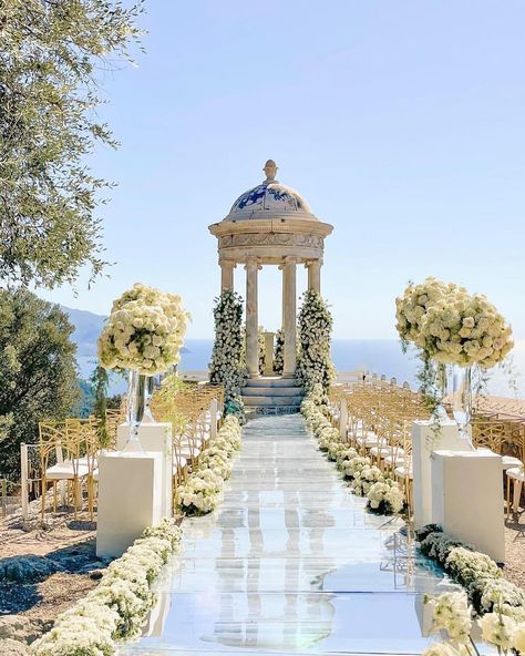 Luxury Wedding Greece, Greece Venue Wedding, Pretty Wedding Places, Greek God Wedding Theme, Wedding Ideas Greece, Wedding Greece Aesthetic, Grecian Wedding Decor, Greece Villa Wedding, Wedding Venues In Greece