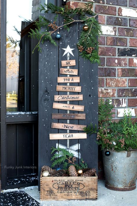 Christmas Tree Stencil, Christmas Tree Sign, Tree Sign, Pallet Christmas Tree, Pallet Christmas, Wood Christmas Tree, Deck Decorating Ideas, Christmas Wood Crafts, Wooden Christmas Trees