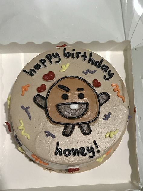 Bt21 Cake Ideas, Shooky Bt21 Cake, Kpop Cakes Ideas, Bt21 Cake Birthday Ideas, Kpop Cake Ideas, Bts Birthday Cake, Cake Ugly, Bt21 Cake, Bts Cakes