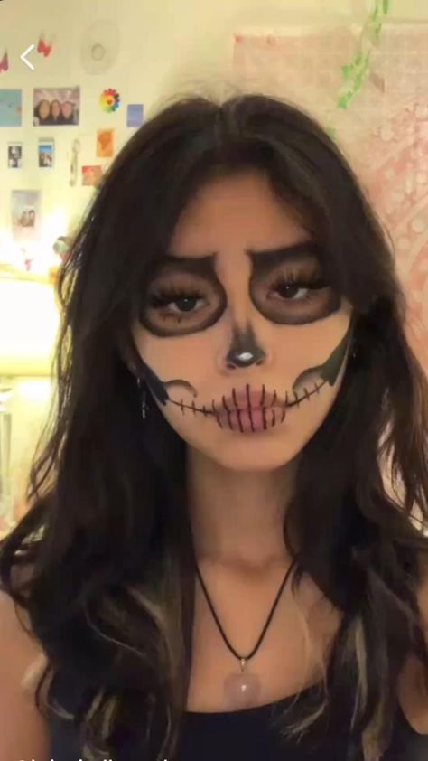 Tiktok Skull Makeup, Skill Makeup Halloween, Emo Skeleton Makeup, Tiktok Skeleton Makeup, Scelotin Makeup Easy, Skeleton Makeup For Halloween, Skeleton Halloween Costume Aesthetic, Cute Skeleton Halloween Costumes, Halloween Costumes Women Skeleton