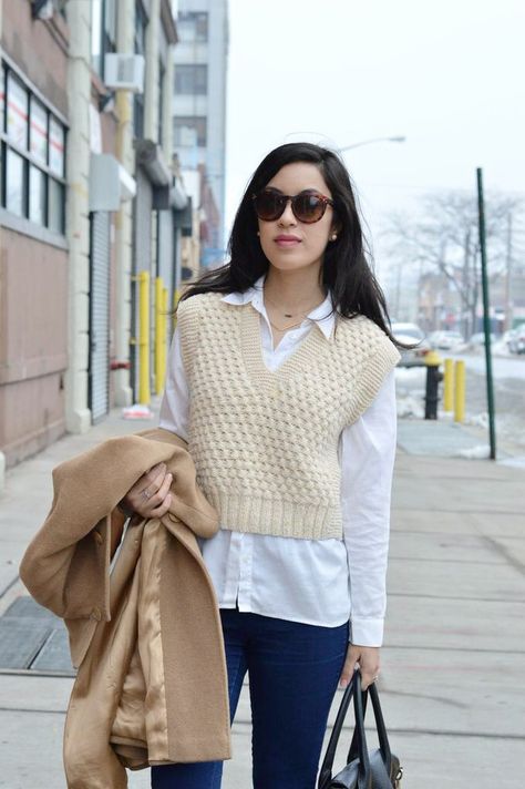 5 Different Ways to Style a Vest This Spring // www.brokeandchic.com Spring Sleeveless Knit Vest, Knitted Vest Street Style, Spring Chunky Knit Sweater Vest, Knitted V-neck Vest For Spring, Chic Knit V-neck Vest, How To Style A Sweater Vest, Vest Street Style, Clothing Exchange, Crochet Sweater Vest