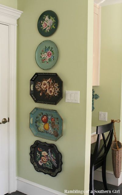 Ramblings of a Southern Girl: Tole Trays - Using Them In Your Home Plates On The Wall, Tole Trays, Kitchen Yellow, Vintage Metal Trays, Tole Tray, Painted Trays, Plate Wall Decor, Yellow Decor, Vintage Trays