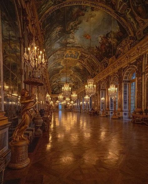 TRAVELLING THROUGH THE WORLD © on Instagram: "Château de Versailles ❤️ 🇫🇷 Photos by @jbperraudin Tag your best travel photos with #travellingthroughtheworld" Castle Ballroom, Versailles Hall Of Mirrors, French Palace, Palace Architecture, The Palace Of Versailles, Chateau Versailles, Palace Interior, Hall Of Mirrors, Paris Luxury