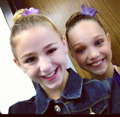 So pretty!!!:) Star Editing, Maddie And Chloe, Dance Moms Season 3, Dance Moms Chloe Lukasiak, Dance Moms Chloe, Nia Frazier, Dance Moms Maddie, Dance Moms Moments, Dance Moms Cast