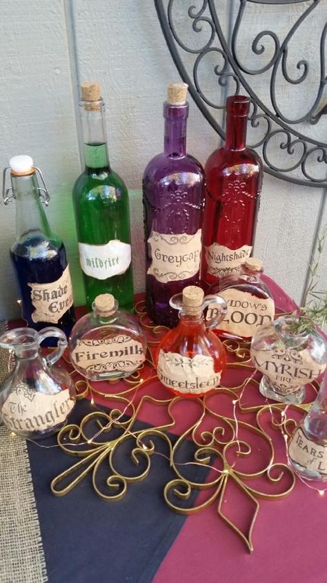 Game of Thrones Birthday Party Rennaisance Party Ideas, Medieval Birthday Party Decorations, Mythical Party Ideas, Tavern Party Decorations, Medieval Aesthetic Party, Fae Party Ideas, Fantasy Bday Party, Fantasy Party Decorations Diy, Fantasy Themed Party Ideas