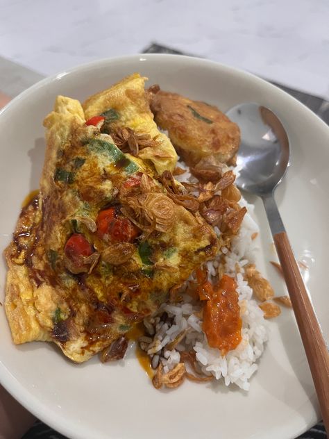 Nasi , telur dadar , perkedel, tambah sambel bagor dan kecap Nasi Telur, Linen Dress Pattern, Telur Dadar, Asian Guys, Cute Asian Guys, Homemade Remedies, Aesthetic Food, Linen Dress, Home Cooking