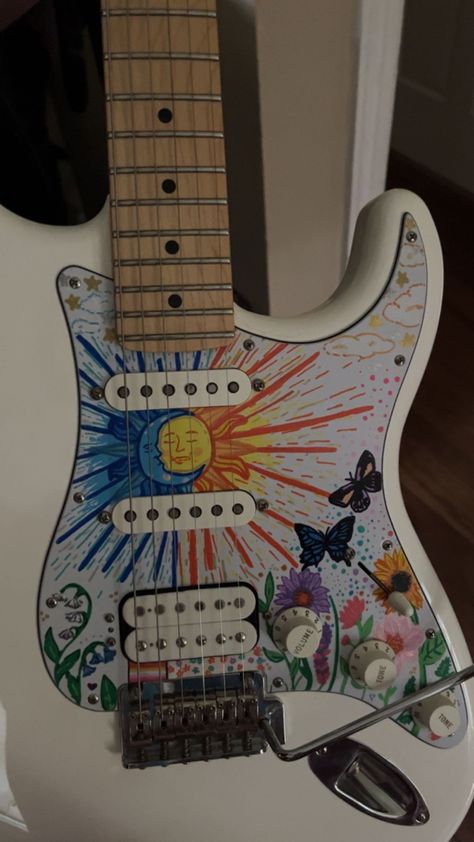 Bass Guitar Decoration, Hand Painted Electric Guitar, Pick Guard Design, Pick Guard Art, Painted Pickguard, Painted Guitar Acoustic, Fender Aesthetic, Guitar Painting Ideas, Eletric Gutair