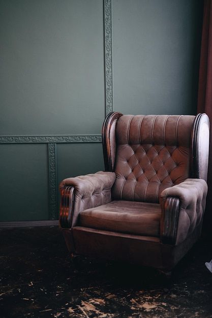 Vertical photo of a brown chair with a c... | Premium Photo #Freepik #photo #vintage-chair #old-chair #vintage-furniture #seat King Chair Background For Editing, Sitting Background For Editing, Chair Background For Editing, Background With Chair, Seat Background, Chair Wallpaper, Photography Chair, Furniture Background, Chair Background