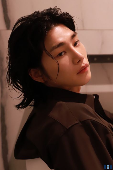 Kim Jae-young, Hanfu Hairstyles, Asian Men Hairstyle, Handsome Asian Men, Short Wavy Hair, Haircuts Straight Hair, Kdrama Actors, Lady And Gentlemen, Haircuts For Men