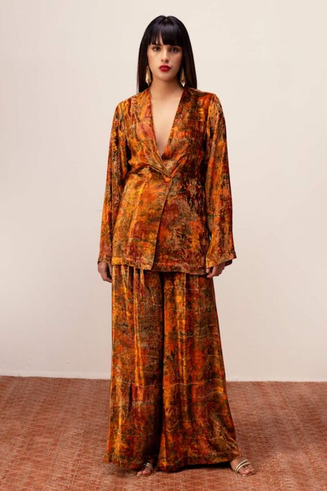 Buy Orange Viscose Velvet Print Floral Plunging V Nargis Jacket With Pleated Pant For Women by REENA SHARMA Online at Aza Fashions. Formal Boho Wedding, 70s Bohemian Fashion, Casual Fall Wedding Outfit Guest, Gala Outfits For Women, Womens Floral Suit, Acotar Fashion, 70s Boho Fashion, Wedding Guest Suits, Genderqueer Fashion