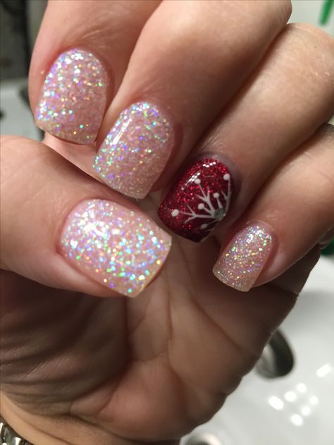 Festive Pink Nails, Silver Sparkly Christmas Nails, Christmas Anc Nails, Red Christmas Nails Sparkle, Christmas Nails With Dip Powder, Subtle Christmas Nails Gel, Christmas Nails Shellac Short, Festive Nails Christmas Sparkle, Christmas Nails Sns Powder