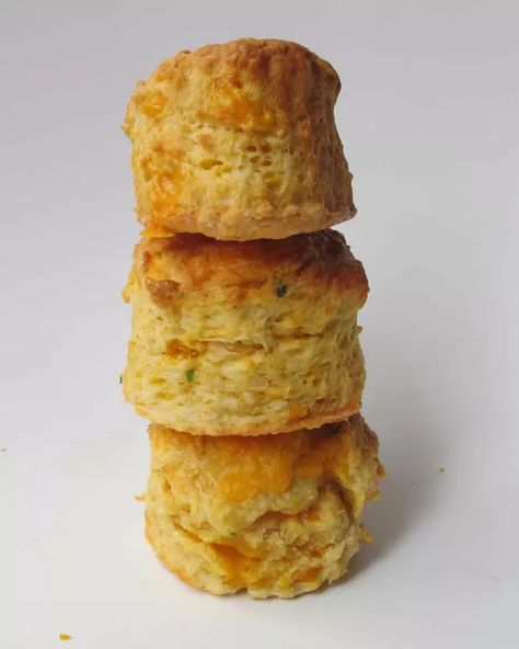 Cheese Scone Recipes, Scones Recipe Easy, Cheese Scones, Tea Time Food, Savory Scones, Savoury Baking, Scone Recipe, Savoury Food, Scones