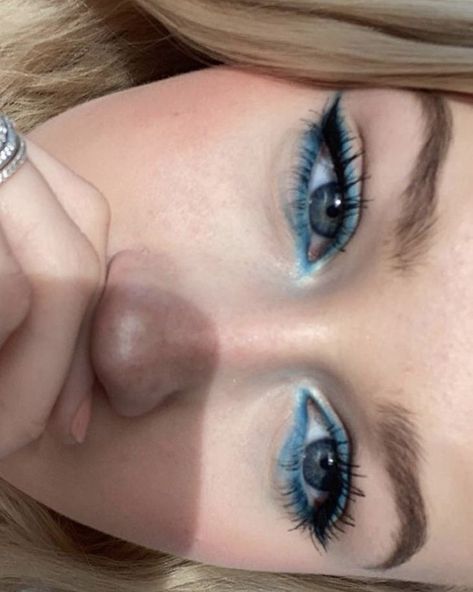 Ethereal Makeup Blue, Makeup Looks Ideas Creative, Cowgirl Eye Makeup, Eyeshadow Inspo Simple, Simple Blue Eyeshadow Looks, Simple Mermaid Makeup, Simple Blue Eye Makeup, Ateez Makeup, Colorguard Makeup