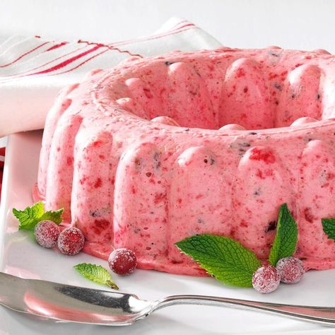 Cranberry Mousse Recipe, Cranberry Jello Mold, Cranberry Mousse, Recipes With Sour Cream, Fluff Recipes, Cranberry Recipe, Frozen Deserts, Jello Mold Recipes, Gelatin Salad