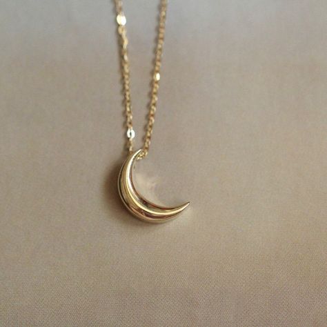 custom order takes 3-4 weeks to ship  each order is for ONE SINGLE CHARM  chain is NOT included (sold separately in store )  size:   moon 12.5mm . hole 3.5x 1.8mm Material: 9 karat. Only solid gold. NO gold filled / NO gold plating.    Gold Info:  24K gold is 100% pure 18K contains 75% gold and 25% alloyed metals 14K is 58% gold and 42% alloyed metals 9K contains 9 parts pure gold and 15 parts additional metals such as silver, tin, nickel, zinc, palladium, etc. ---------------------------------- Moon Constellation, Peace Jewelry, Lunar Moon, Delicate Choker, Crescent Moon Pendant, Moon Pendant Necklace, Crescent Moon Necklace, Necklace Minimalist, Modern Necklaces