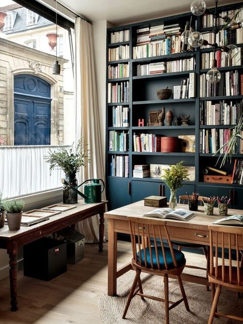 Love this home office with wall of books and beautiful views Lots Of Books, Home Library Design, Home Libraries, Library Design, Home Library, Home Office Design, 인테리어 디자인, Office Design, Home Interior