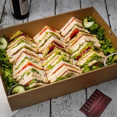 Sandwich Platter Ideas, Assorted Sandwiches, Catering Sandwiches, Sandwich Catering, Sandwich Boxes, Sandwich Platters, Box Snack, Gluten Free Sandwiches, Slider Sandwiches