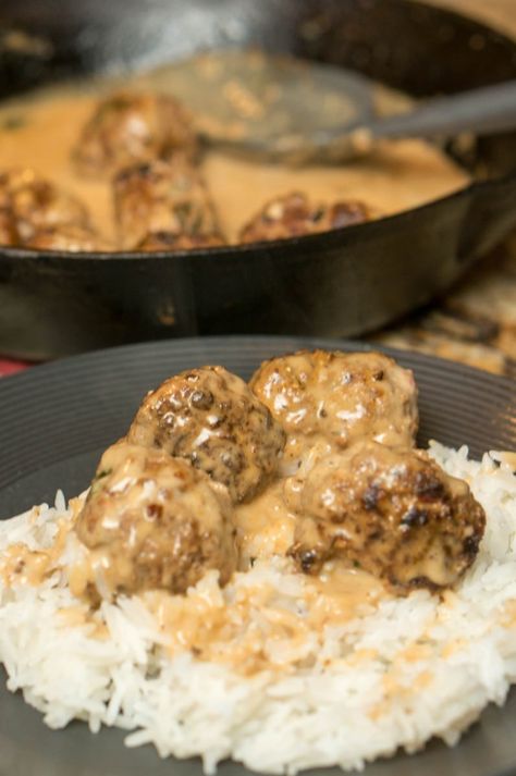 A simple dinner that packs a punch, everyone loves these swedish meatballs with sauce! Serve on rice or noodles for a filling, flavorful dinner recipe. Simple Sweet Recipes, Meatballs With Sauce, Meatballs Sauce Recipe, Meatballs And Sauce, Recipes Meatballs, Ground Beef Meatballs, Rice And Gravy, Meatball Dinner, Flavorful Dinner