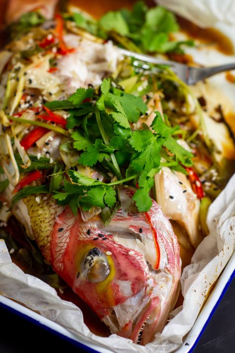 Whole Snapper Recipes, Red Snapper Baked, Whole Red Snapper Recipes, Baked Whole Fish, Baked Snapper, Whole Fish Recipes, Oven Baked Fish, Snapper Recipes, Snapper Fish Recipes