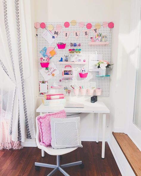 Closet Desk Diy, Kids Closet Desk, Pegboard Craft Room, Kids Homework Station, Diy Pegboard, Playroom Makeover, Closet Desk, Peg Boards, Girl Desk