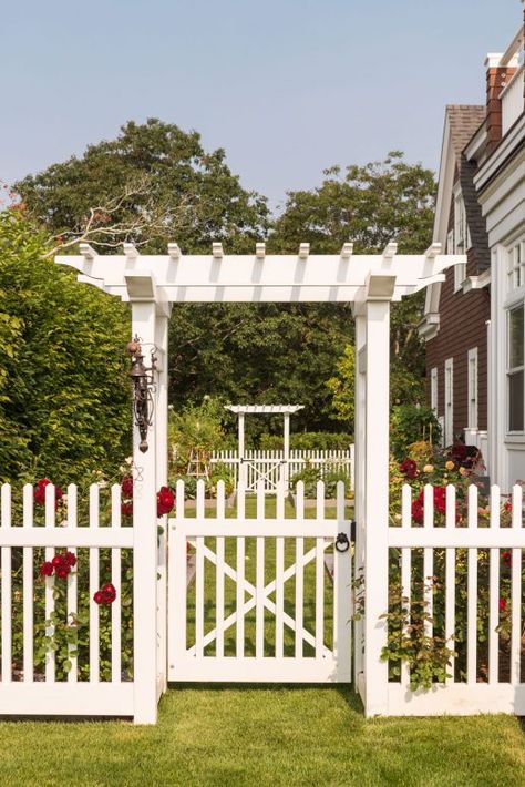 Garden Archway, Arch Trellis, Garden Arbor, White Picket Fence, Fine Living, White Garden, Backyard Fences, Fence Gate, Garden Gate