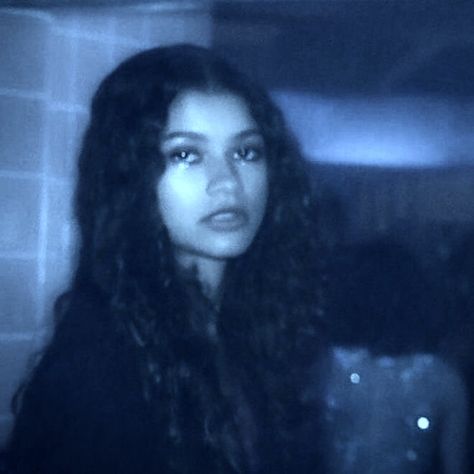 Rue Bennett Pfp, Rue Pfp Euphoria, Me Vs Me Aesthetic, Euphoria Pfp Aesthetic, Rue Euphoria Pfp, Maddy Euphoria Pfp, Euphoria Rue Aesthetic, Euphoria Black And White, Rue Bennett Icon