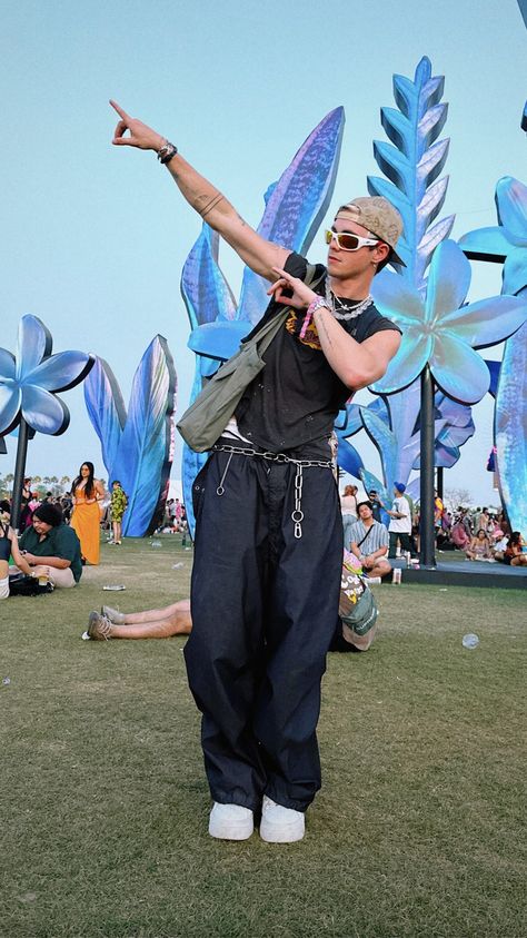 Rolling Loud Outfits Men, Men’s Raves Outfit, Outfit Festival Hombre, Coachella Outfit Men Festival Fashion, Coachella Men Outfit, Festival Clothes Men, Ultra Outfits, Rolling Loud Outfits, Coachella Outfit Men