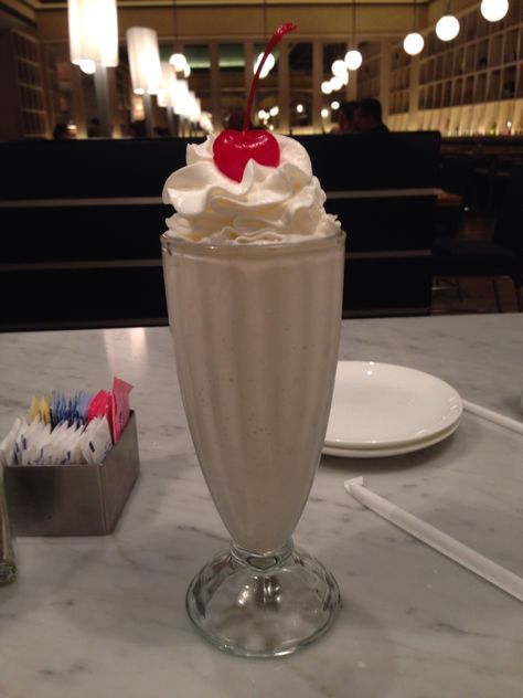 The infamous Jack Rabbit Slim's $5 milkshake Revel Hotel and Casino Atlantic City NJ USA Essen, Rhett Eaton, Jack Rabbit Slims, Snacks High Protein, Milkshake Aesthetic, Summer Hamilton, Fat Loss Meals, Road Trip Food, High Protein Low Calorie