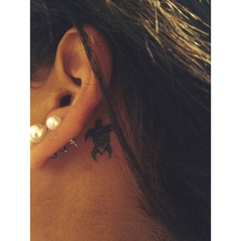 Turtle tattoo behind left ear that I got in Fiji! Small Turtle Tattoo, Behind The Ear Tattoos, Tattoo Behind Ear, Cute Simple Tattoos, Ear Tattoos, Cute Tats, Turtle Tattoo, Edgy Aesthetic, Cute Piercings