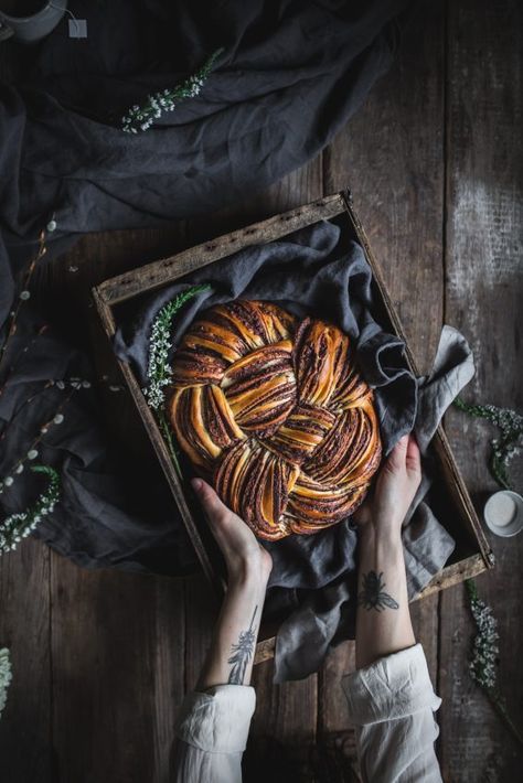 Woven Chocolate Cinnamon Bread https://adventuresincooking.com/woven-chocolate-cinnamon-bread/ Brioche, Food Photography Tips, Food Photography Moody, Rustic Food Photography, Food Flatlay, Moody Food Photography, Photography Presets, Dark Food Photography, Braided Bread