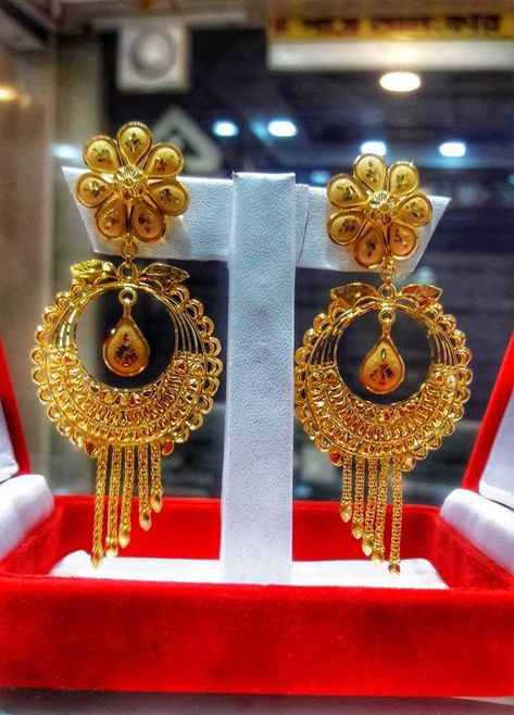 Gold Earing Design Hanging, Gold Earrings Designs For Bride, Gold Kanbala Design, Gold Earrings New Designs, Gold Earing Design New, Gold Earrings Designs For Wedding, Gold Jewellery Earrings, Bridal Gold Earrings, Latest Gold Earrings