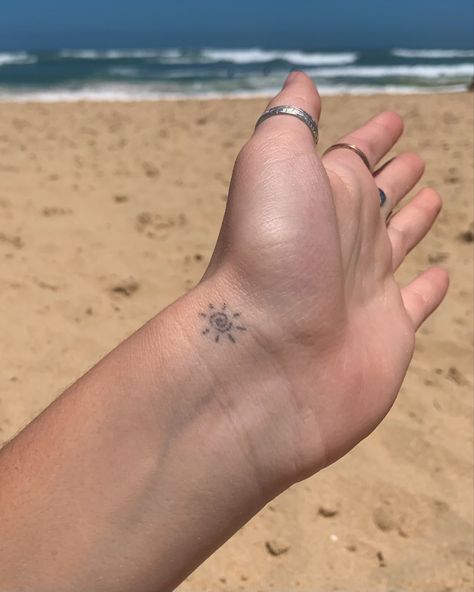 Cool Dainty Tattoos For Women, Cute Simplistic Tattoos, Nani Tattoo, Obx Tattoos, Travel Inspired Tattoos, Tattoo Ideas Travel, Watercolor Bike, Tattoos For Women Unique, Travel Tattoo Ideas