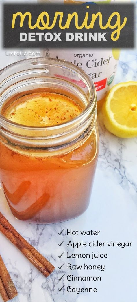 Flush the toxins from your system with this tasty apple cider vinegar detox drink featuring apple cider vinegar, lemon juice, honey, cinnamon and cayenne. Add warm water and watch your flat belly return. Flan, Tiramisu Trifle, Apple Cider Vinegar Lemon, Apple Cider Vinegar Detox Drink, Vinegar Drinks, Apple Cider Vinegar Detox, Best Smoothie, Apple Cider Vinegar Drink, Honey Cinnamon