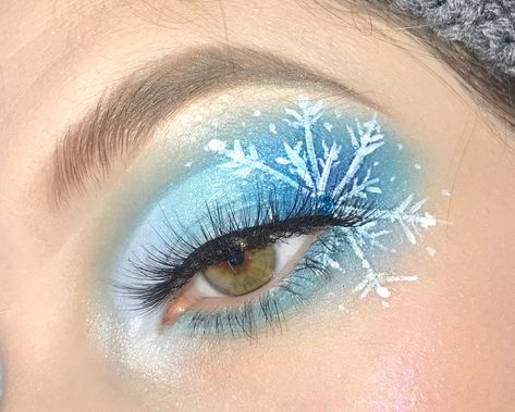 Follow @sammylynnbeauty on instagram for more! Check out my current holiday giveaway ✨#snowflake #snowflakemakeup #wintermakeup #bluecutcrease #snowmakeup Simple Easy Makeup, Snowflake Makeup, Snow Makeup, Winter Eye Makeup, Ice Queen Makeup, Wonderland Makeup, Xmas Makeup, Christmas Eye Makeup, Christmas Makeup Look