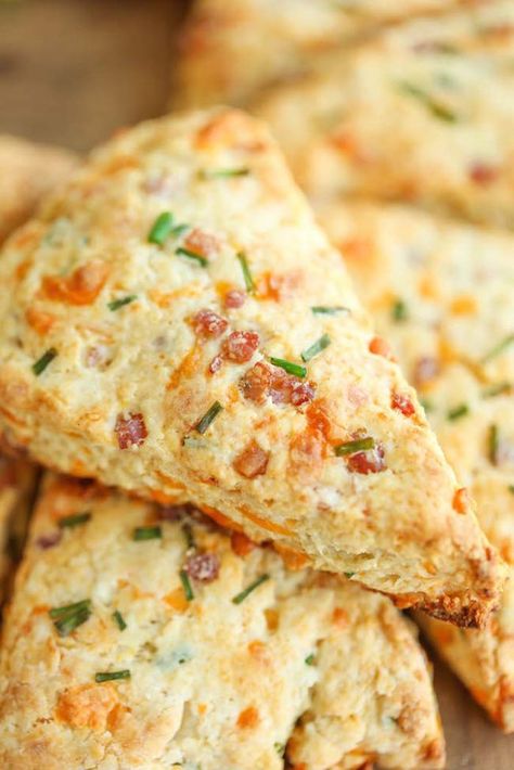 Christmas Morning Brunch Ideas | Recipes | Style Your Senses Cheese Scones Easy, Ham And Cheese Scones, Bacon Scones, Cheddar Scones, Christmas Morning Brunch, English Scones, Scones Recipe Easy, Scones Easy, Cheese Scones