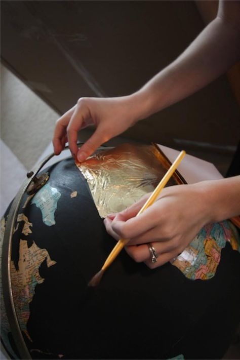 Gold Foil Diy, Globe Projects, Old Globe, Globe Crafts, Painted Globe, Black Globe, Gold Globe, Gold Rooms, Globe Art