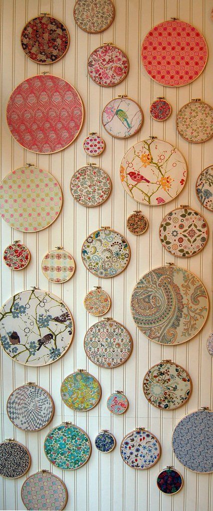 Decoration Inspiration: 14 DIY Wall Art Projects for Under $100 Sewing Rooms, Kerajinan Diy, Fabric Display, European Home Decor, Pola Sulam, 자수 디자인, Art Bedroom, Embroidery Hoop Art, Wall Gallery