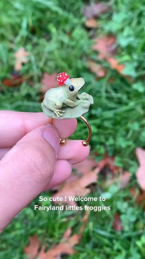 Clay Frog Ring, Cottagecore Crafts, Clay Frog, Frog Ring, Cottage Core Fairy, Mushroom Crafts, Forest Core, Fairy Style, Goblin Core