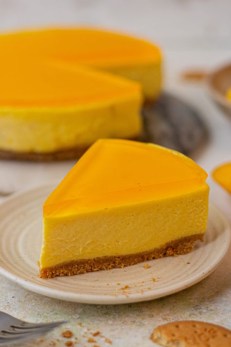 Eggless Mango Cheesecake Recipe, Baked Mango Cheesecake, Mango Lassi Cheesecake, Baked Mango, No Bake Mango Cheesecake, Basic Cheesecake, Mango Desserts, Mango Jelly, Mango Cheesecake