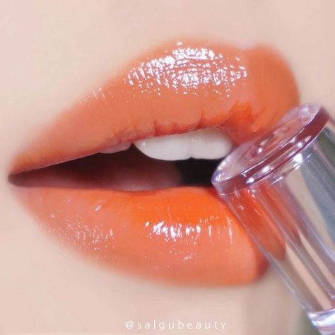 Peachy Lip, Peach Lip Gloss, Funky Makeup, Peach Lipstick, Orange Lipstick, Art Funky, Peach Lips, Makeup Accesories, Lip Art