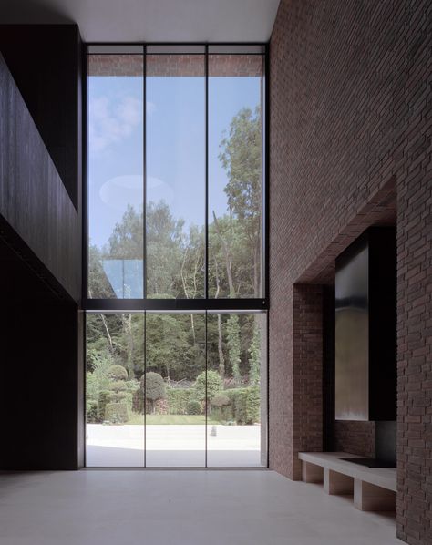 Trio of brick volumes form Highgate House by Carmody Groarke Carmody Groarke, Renovation Facade, Grand Designs Houses, Minimalism Living, Edwardian House, Double Height, Casa Patio, London House, Brick Facade