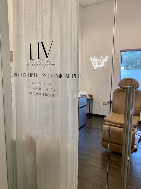 Aesthetic Clinic Room Ideas, Botox Spa Room, Facial Studio Decor, Esthetician Door Signs, Aesthetician Room Decor Luxury, Spa Room Esthetics, Aesthetic Practitioner Room, Injector Room Decor, Medspa Logo Design