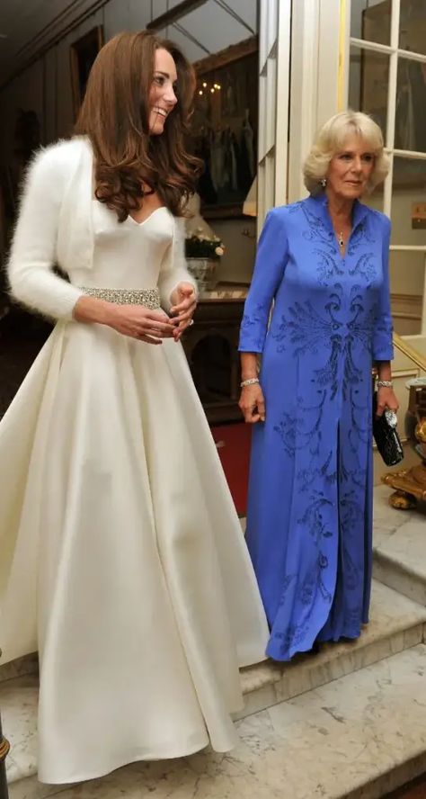 34 of Kate Middleton's Most Fashionable Outfits Ever - Dress Like A Duchess Kate Middleton Gowns, Kate Middleton Dinner Dress, Kate Middleton Gold Dress, Kate Middleton Off Shoulder Dress, Kate Middleton Jenny Packham Gown, Kate Middleton Pregnant Dress, Roland Mouret Dress, Glamorous Evening Dresses, Kate Middleton Dress