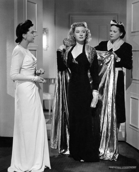 WHEN LADIES MEET (1941) Greer Garson, Blithe Spirit, Gown Pictures, Hollywood Dress, Evening Dress Fashion, 1940s Dresses, Vintage Gowns, Evening Formal, 1940s Fashion