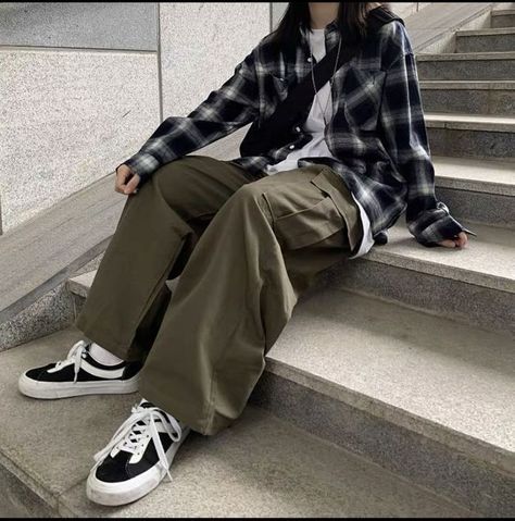 Tomboy Korean Girl Style, Baggy Clothes Korean, Baggy Clothing Aesthetic, Baggy Clothes Outfit Summer, Summer Baggy Outfits, Baggy Clothes Outfit Women, Boyish Fits, Aesthetic Baggy Clothes, Tomboy Fashion Summer