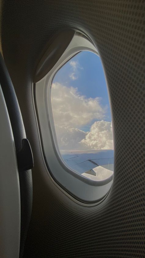 Airport Vibes, In The Plane, Catching Flights, Screen Block, Airport Aesthetic, Airplane Window, Airplane Mode, Singapore Travel, Boeing 777